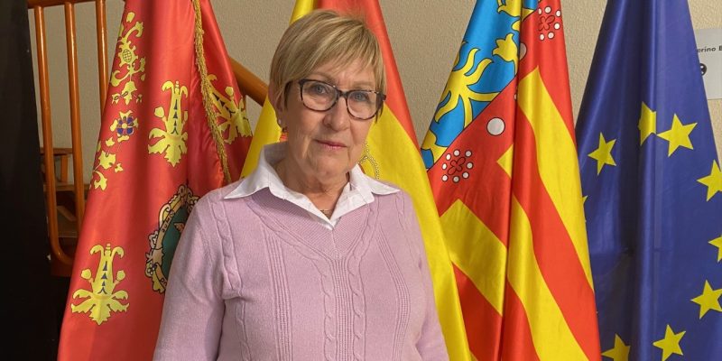 Orihuela ilumina de azul las fachadas de varios edificios municipales por el Día Mundial de Concienciación sobre el Autismo. El sábado, a las 12 horas, se leerá un manifiesto en el centro de mayores Virgen del Monserrate a cargo de ADIS, LiberTEA y el Centro de Atención Temprana