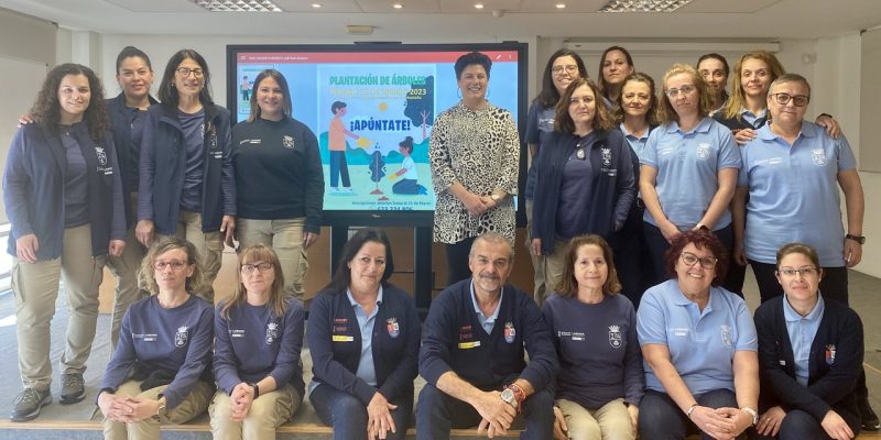 Albatera presenta una actividad de plantación de árboles