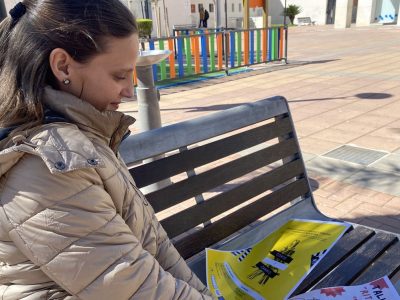 Evelin Berná, concejala de Juventud del Ayuntamiento de Albatera, ha presentado dos actividades enfocadas al público juvenil del municipio que se realizan con el fin de educar sobre el buen uso de las nuevas tecnologías y sobre los daños que pueden ocasionar los juegos de azar.
