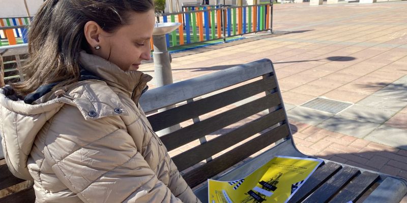 Evelin Berná, concejala de Juventud del Ayuntamiento de Albatera, ha presentado dos actividades enfocadas al público juvenil del municipio que se realizan con el fin de educar sobre el buen uso de las nuevas tecnologías y sobre los daños que pueden ocasionar los juegos de azar.