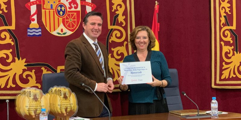 El Congreso de la Alcachofa de Almoradí recibe el distintivo turístico autonómico