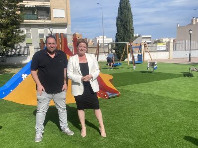 Albatera remodela la zona infantil del Parque Unión Musical La Aurora