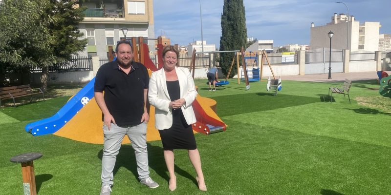 Albatera remodela la zona infantil del Parque Unión Musical La Aurora
