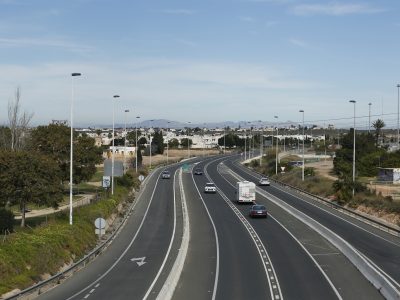 Comienzan los trabajos de mantenimiento del alumbrado de la N-332 en Torrevieja