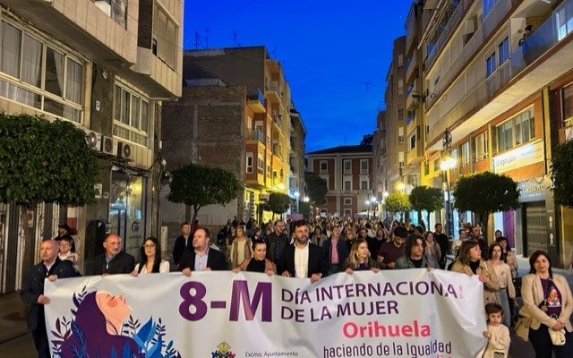 Orihuela marchó por la ingualdad en el Día Internacional de la Mujer