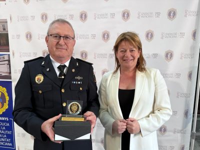 La Policía Local de Albatera recibe la distinción honorífica de la Generalitat