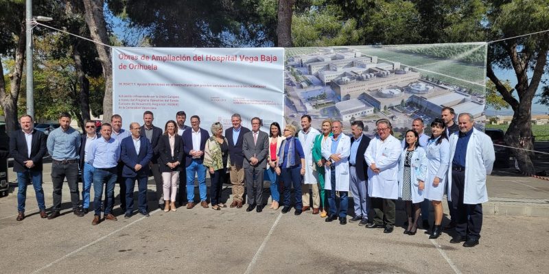 Sanidad firma el acta de replanteo para el inicio de la ampliación del Hospital Vega Baja