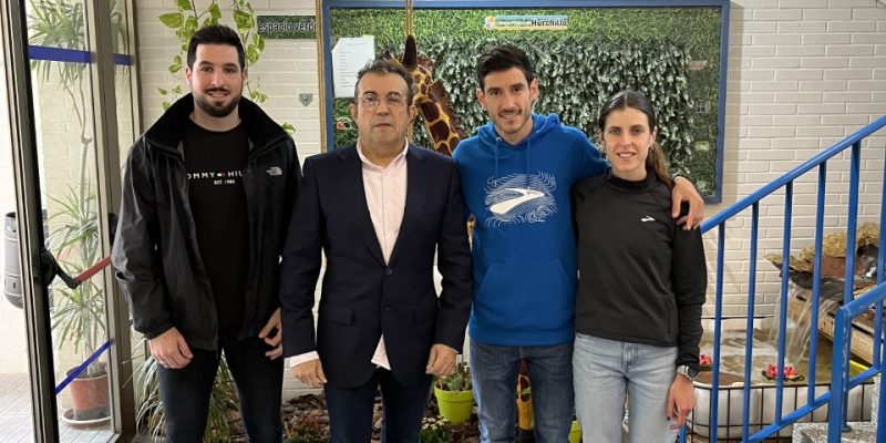 Álex García y Julia Font participan en el proyecto deportivo del Colegio de Hurchillo