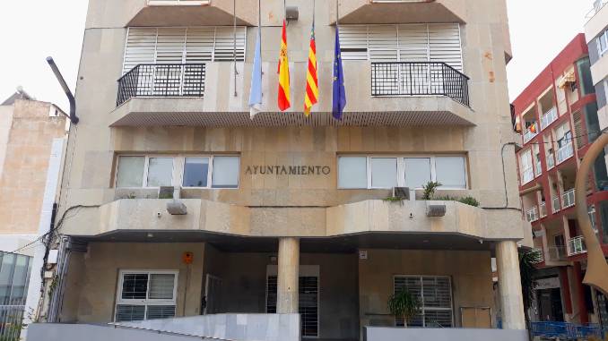 Torrevieja implantará un área restringida de baños en Las Salinas