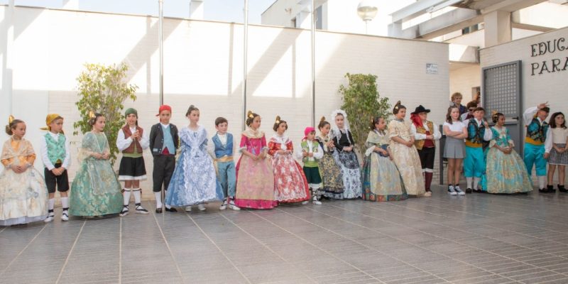 El colegio de Hurchillo realiza el acto de pleitesía de las Fallas 2023