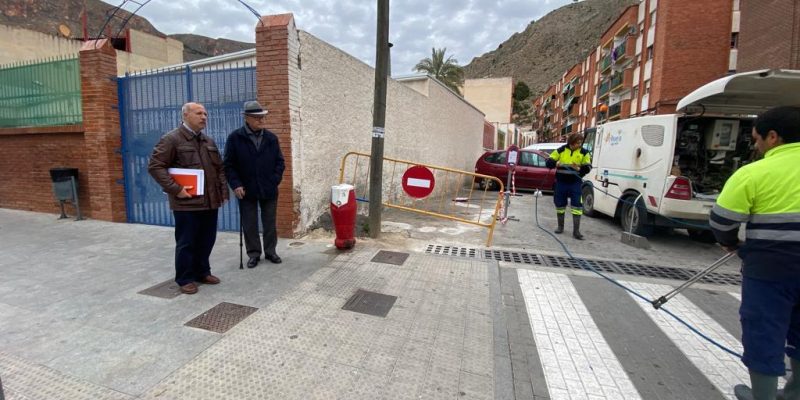 Orihuela reubica contenedores de la escuela infantil de Capuchinos