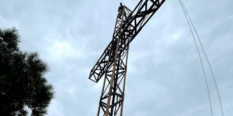 La Asociación de Policía Local de Orihuela iluminará la Cruz de la Muela el 2 y 3 de mayo