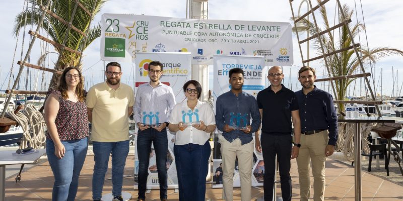 La UMH y el Ayuntamiento engregan los premios del Programa Torrevieja Emprende