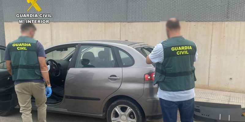 La Guardia Civil detiene a una banda que robaba vehículos para usarlos en alunizajes