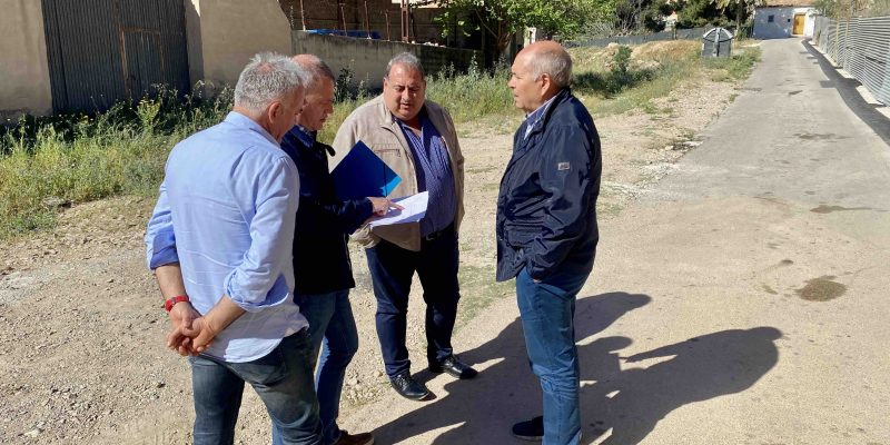 La concejalía de Infraestructuras de Orihuela planifica las obras de reparación de cuatro barrancos en la zona urbana de la sierra. El Barranco de la Cruz de la Muela del Barrio de San Antón, por un importe de 48.344,54€, se encuentra en estos momentos en proceso de adjudicación para comienzo de las obras en próximos días.