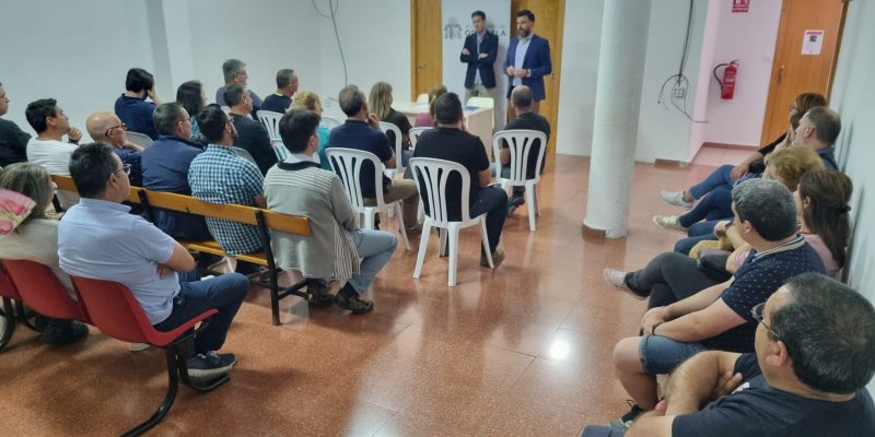 Orihuela informa a los vecinos de las pedanías sobre la legalización de viviendas