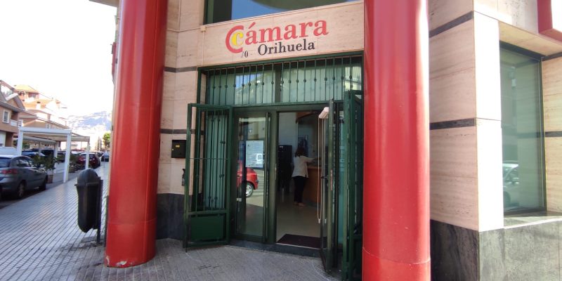 Cámara Orihuela ofrece nuevas oportunidades de formación a comercios y empresas