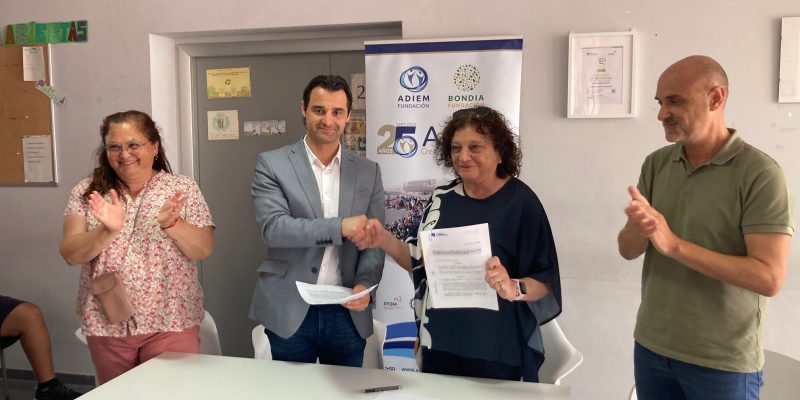 Firman en Torrevieja la concesión de Bien de Dominio Público a la sede de ADIEM