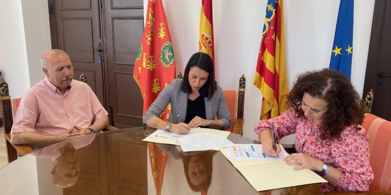 Orihuela firma un convenio con el IES Azud de Alfeitamí para acoger alumnos en prácticas