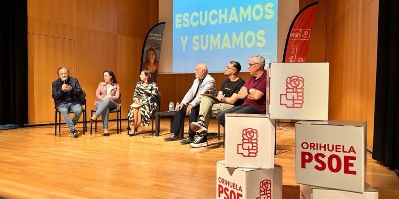 Carolina Gracia presenta en Orihuela un programa de gobierno "vivo y en el que las personas son las protagonistas"