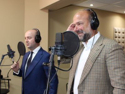 Un despacho de abogados crea audiocontenidos legales para extranjeros de la Vega Baja