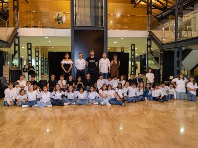 El colegio de Hurcillo celebra el Día de la Danza con más de 300 participantes