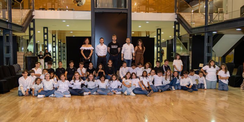 El colegio de Hurcillo celebra el Día de la Danza con más de 300 participantes