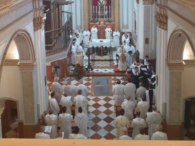 Los sacerdotes de la Diócesis Orihuela-Alicante han celebrado esta mañana en el Seminario oriolano el Día del Clero 2023. Han recibido homenaje los sacerdotes que han cumplido 60, 50 y 25 años de presbiterio, así como los fallecidos en el último año