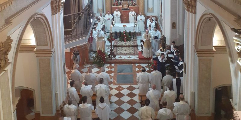 Los sacerdotes de la Diócesis Orihuela-Alicante han celebrado esta mañana en el Seminario oriolano el Día del Clero 2023. Han recibido homenaje los sacerdotes que han cumplido 60, 50 y 25 años de presbiterio, así como los fallecidos en el último año