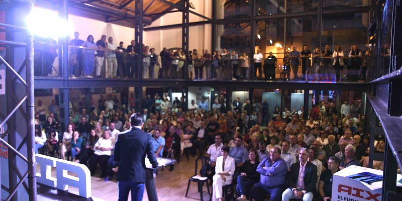 José Aix ofrece un mitin en la Lonja de Orihuela ante 500 simpatizantes