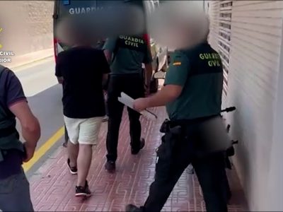 La Guardia Civil detiene a un hombre tras atracar un establecimiento con un cuchillo en Torrevieja