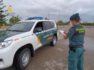 La Guardia Civil interviene carne porcina clandestina en un coche en Torrevieja