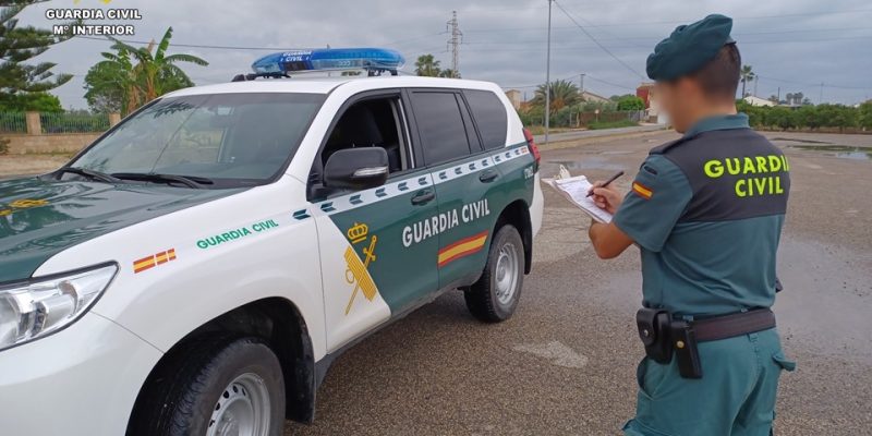 La Guardia Civil interviene carne porcina clandestina en un coche en Torrevieja