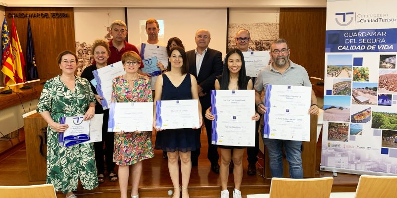 Guardamar entrega los distintivos SICTED a empresas y servicios en 2022