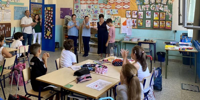 El personaje 'La Brevi' llega a tres colegios de Albatera