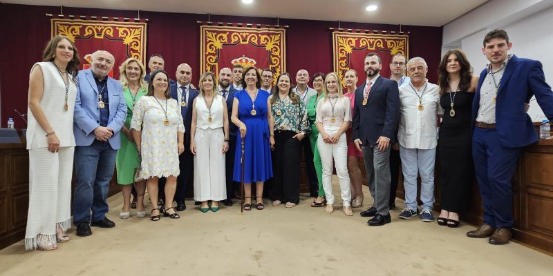 Esta mañana ha tenido lugar el Pleno de investidura de la nueva Corporación Municipal de Almoradí. María Gómez García ha vuelto a ser proclamada Alcaldesa de Almoradí, formando equipo de gobierno con los siguientes concejales: