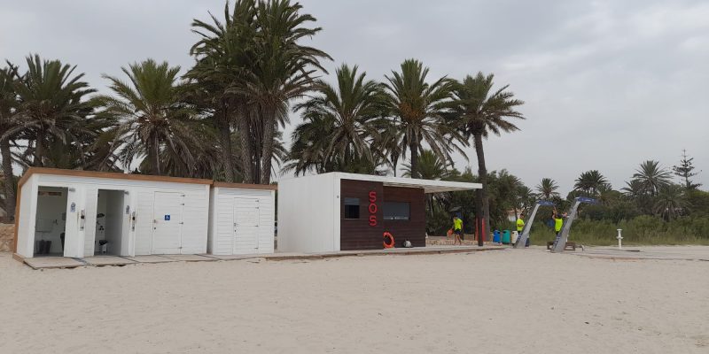 Orihuela pone en funcionamiento el servicio de aseos en las playas del municipio