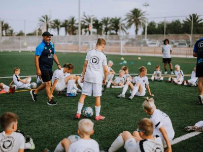 Más de 2.000 niños participan en Torrevieja en distintos campus, torneos y actividades