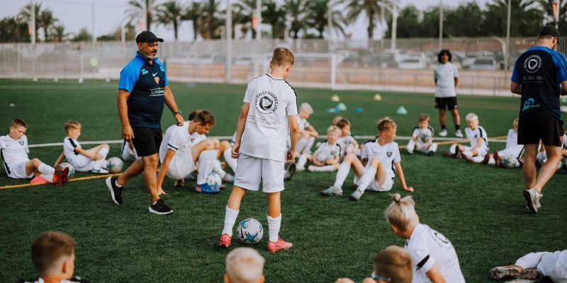 Más de 2.000 niños participan en Torrevieja en distintos campus, torneos y actividades