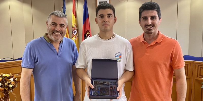 Albatera galardona al alumno con la mejor nota de la EBAU de la provincia