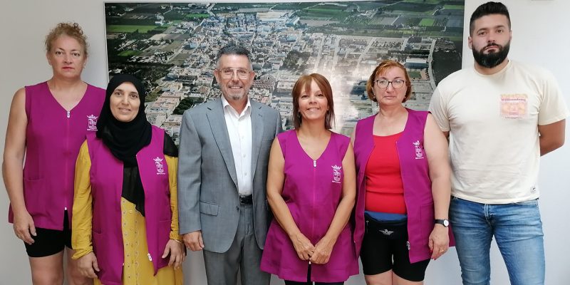 Rafal contrata a 4 mujeres desempleadas para labores de limpieza