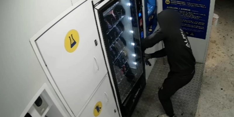 La Guardia Civil detiene a un ladrón de máquinas expendedoras en Torrevieja