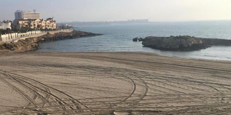 El análisis semanal de las playas de Orihuela revelan una calidad de aguas "excelente"