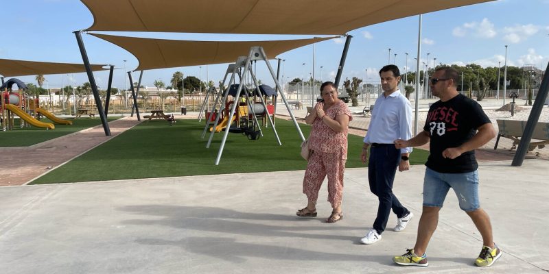 Avanzan a buen ritmo las obras de ajardinamiento del nuevo parque de La Siesta de Torrevieja