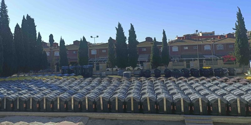 Comienza la renovación de 400 contenedores de basura en Albatera