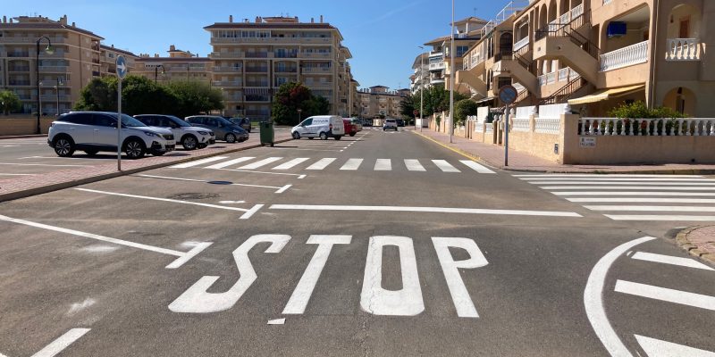 Torrevieja ejecuta casi el 70% del repintado de las marcas viales horizantales