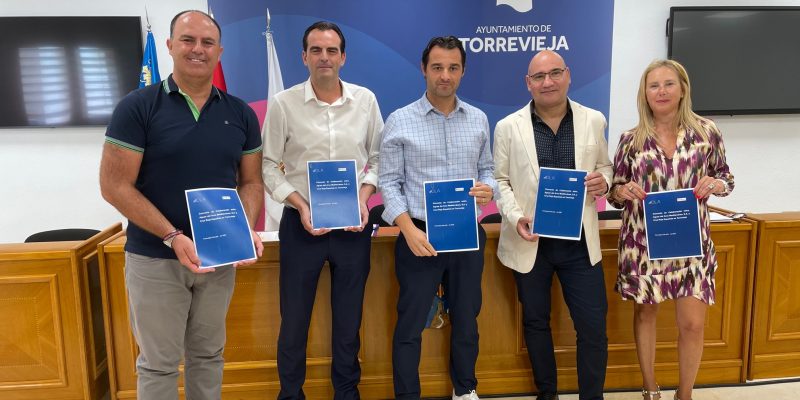 La firma del programa OLA contribuye a la inserción laboral en Torrevieja