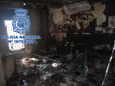 La Policía Nacional detiene a tres personas acusadas de robar e incendiar una vivienda en Orihuela