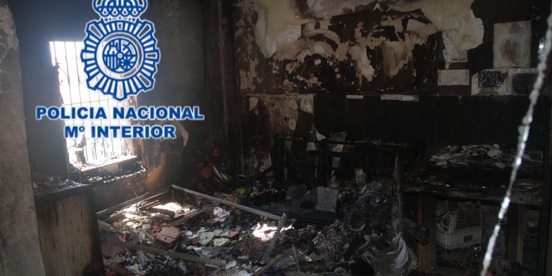 La Policía Nacional detiene a tres personas acusadas de robar e incendiar una vivienda en Orihuela
