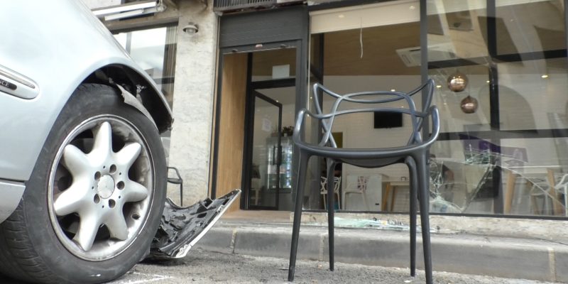 Una mujer resulta herida en Orihuela al ser atropellada en una terraza